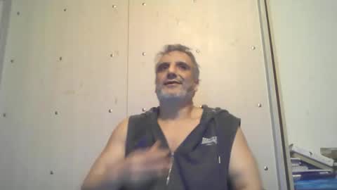 Snapshot of 0luvmonkey chatting on October 18, 12:15 am 0luvmonkey online show from October 18, 12:15 am