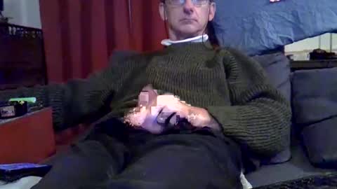 Snapshot of 18remy45 chatting on December 10, 7:32 pm 18remy45 online show from December 10, 7:32 pm