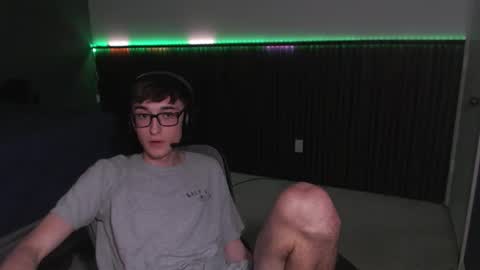 Snapshot of 18yrboyhot chatting on October 21, 12:25 am 19yrboyhot online show from October 21, 12:25 am