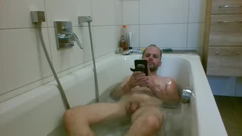 Snapshot of 19berni91 chatting on October 19, 1:25 pm berni online show from October 19, 1:25 pm