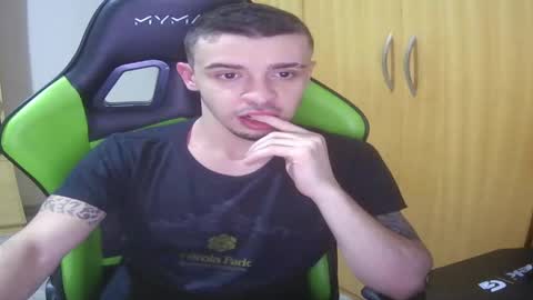 1good_vibes1 online show from April 25, 8:39 am