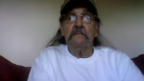 Snapshot of 1valentine chatting on September 27, 9:23 pm 1valentine online show from September 27, 9:23 pm