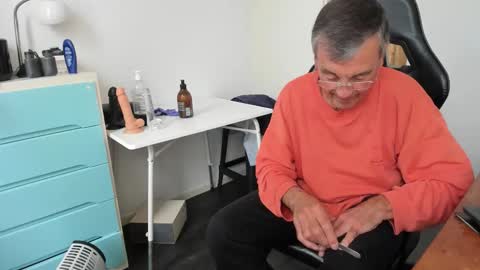 Snapshot of 200gentleman chatting on October 9, 1:27 pm Henk online show from October 9, 1:27 pm