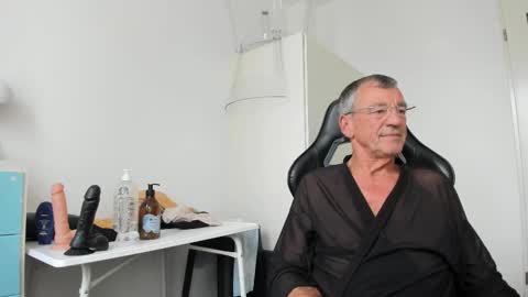 Snapshot of 200gentleman chatting on September 28, 3:21 pm Henk online show from September 28, 3:21 pm