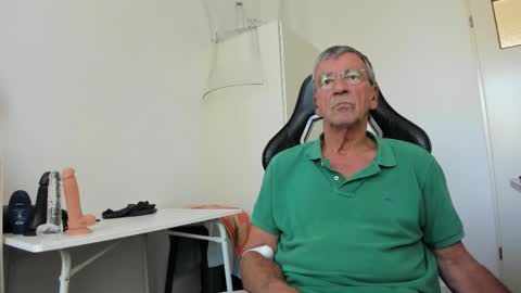 Snapshot of 200gentleman chatting on September 24, 2:15 pm Henk online show from September 24, 2:15 pm