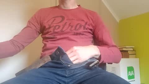 22_acacia_avenue online show from April 2, 9:28 am