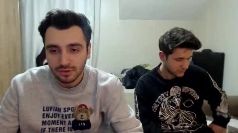 Snapshot of 2handsomeman chatting on October 14, 9:11 pm Berk online show from October 14, 9:11 pm