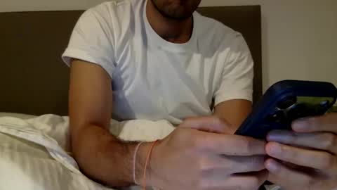 2london10 online show from December 19, 10:17 pm