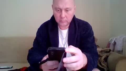 Snapshot of 2ndlipeater chatting on October 27, 9:33 am Girts online show from October 27, 9:33 am