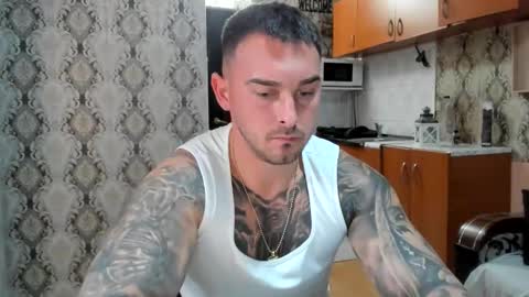 2sexymuscles online show from October 31, 9:29 pm