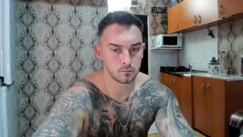 2sexymuscles online show from November 1, 9:30 pm