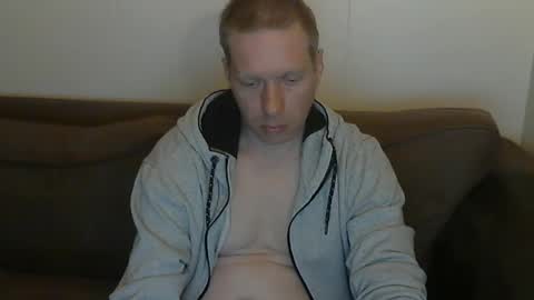 2small4you83 online show from May 27, 1:57 am