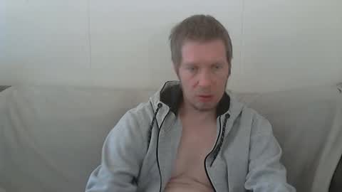 2small4you83 online show from April 27, 4:03 pm