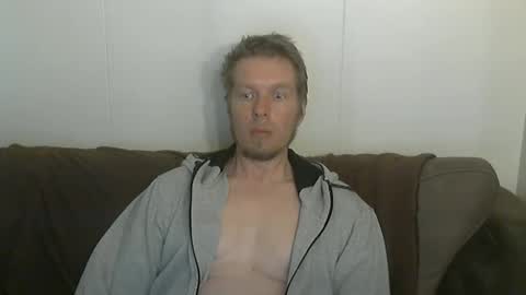 2small4you83 online show from May 5, 6:08 pm