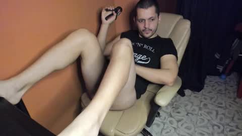 Snapshot of 37sins chatting on October 26, 3:41 am Alex THE BIG SNAKE DUDE online show from October 26, 3:41 am