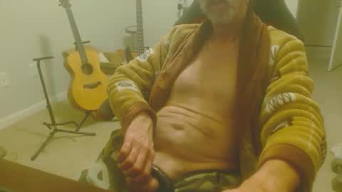 Snapshot of 6stringer62 chatting on December 6, 12:34 am 6stringer62 online show from December 6, 12:34 am