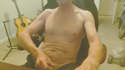 Snapshot of 6stringer62 chatting on December 9, 9:17 am 6stringer62 online show from December 9, 9:17 am