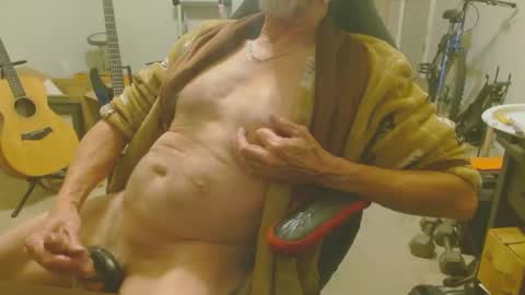 Snapshot of 6stringer62 chatting on January 9, 2:33 am 6stringer62 online show from January 9, 2:33 am