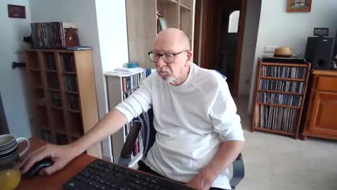  Papi  online show from April 27, 9:06 am