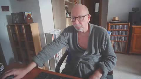 Snapshot of 7thsojourn chatting on October 14, 7:15 am Papi online show from October 14, 7:15 am