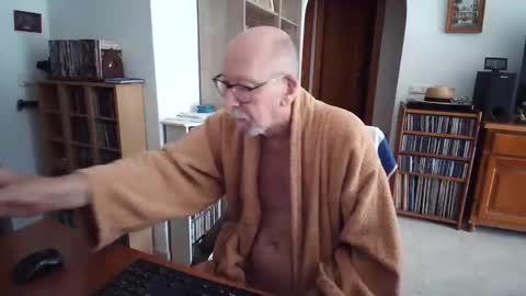  Papi  online show from April 30, 8:10 am