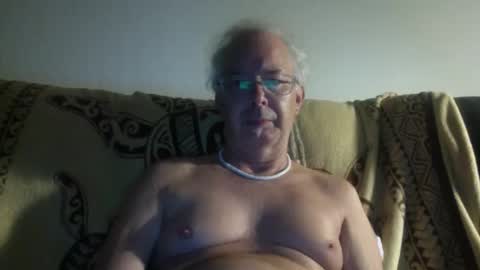 Snapshot of 808dred chatting on October 19, 9:12 am 808dred online show from October 19, 9:12 am