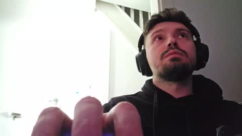 8inchdude93 online show from April 25, 3:09 pm