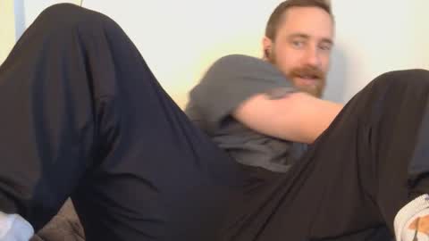 8InchesAndSomeHoles online show from January 5, 7:06 pm