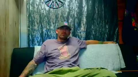 Snapshot of 8inspyder chatting on October 15, 3:19 pm EvelDicknievel1 online show from October 15, 3:19 pm