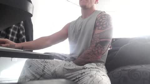 9inchbulll online show from January 2, 6:12 pm