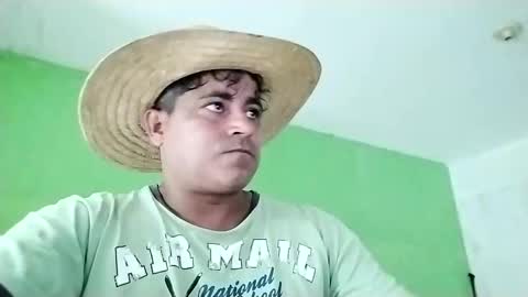 Snapshot of 9vinhocamshow chatting on February 7, 11:34 am 9vinhocamshow online show from February 7, 11:34 am