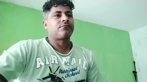 Snapshot of 9vinhocamshow chatting on January 29, 11:41 am 9vinhocamshow online show from January 29, 11:41 am