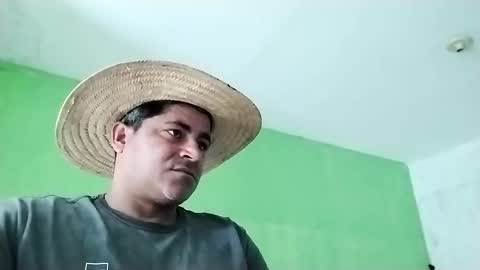 Snapshot of 9vinhocamshow chatting on February 21, 11:33 am 9vinhocamshow online show from February 21, 11:33 am