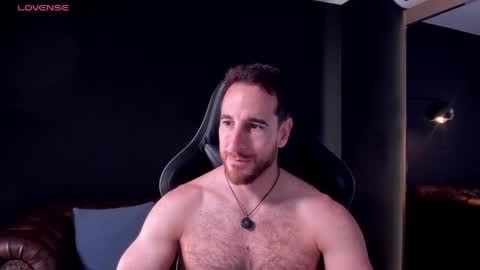 _adamcoper_ online show from April 18, 4:52 pm