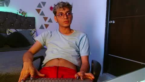Snapshot of _andrew_willyams chatting on January 18, 6:10 pm Andres online show from January 18, 6:10 pm