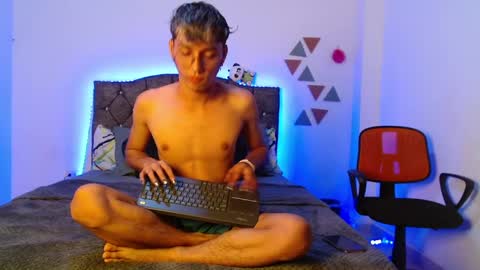 Snapshot of _andrew_willyams chatting on January 19, 10:39 pm Andres online show from January 19, 10:39 pm