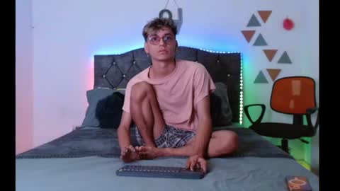Snapshot of _andrew_willyams chatting on January 10, 4:41 pm Andres online show from January 10, 4:41 pm
