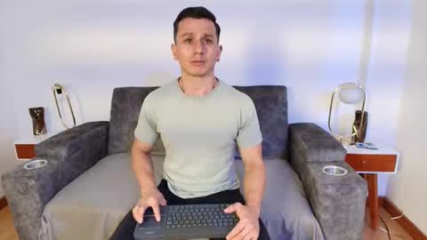 Snapshot of _andrewfalcon2 chatting on September 28, 1:09 pm _andrewfalcon2 online show from September 28, 1:09 pm