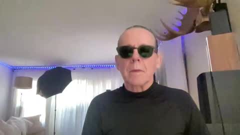  anneonamouse online show from April 25, 12:35 am