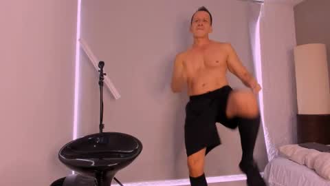 Snapshot of _axelking_ chatting on October 11, 12:09 pm _axelking_ online show from October 11, 12:09 pm