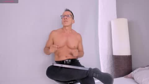 Snapshot of _axelking_ chatting on October 27, 11:45 am _axelking_ online show from October 27, 11:45 am