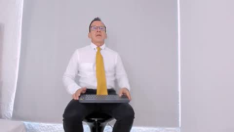 Snapshot of _axelking_ chatting on October 28, 11:45 am _axelking_ online show from October 28, 11:45 am