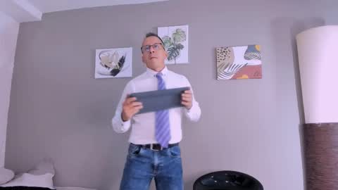 Snapshot of _axelking_ chatting on October 20, 11:47 am _axelking_ online show from October 20, 11:47 am