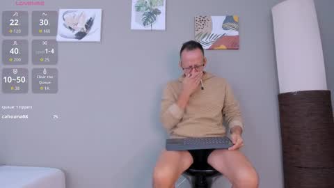 Snapshot of _axelking_ chatting on October 22, 11:58 am _axelking_ online show from October 22, 11:58 am