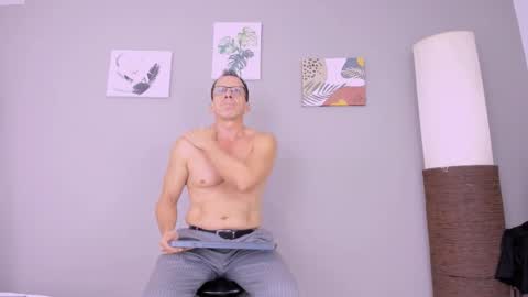 Snapshot of _axelking_ chatting on October 17, 11:58 am _axelking_ online show from October 17, 11:58 am