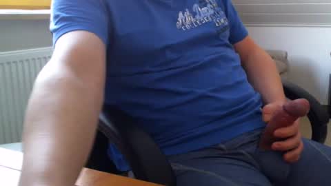 Snapshot of _buwe22_ chatting on January 13, 1:06 pm Uwe online show from January 13, 1:06 pm