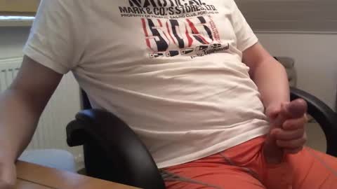 Snapshot of _buwe22_ chatting on January 5, 1:04 pm Uwe online show from January 5, 1:04 pm