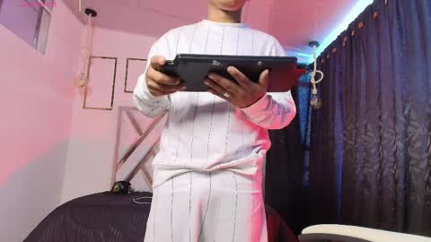 Cesar  online show from April 1, 1:41 pm