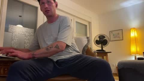 _fickerr online show from June 3, 11:32 pm