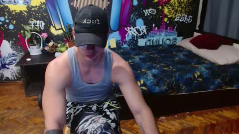 _happydayleon_ online show from September 18, 6:10 pm